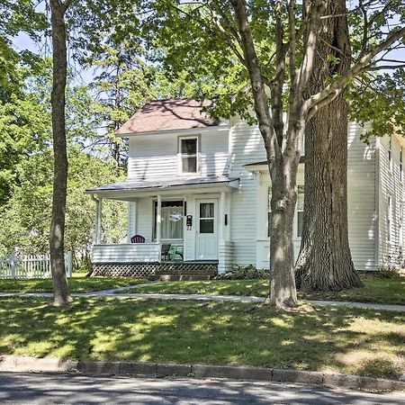 Family-Friendly Menomonie Retreat Walk To Town! Apartamento Exterior foto