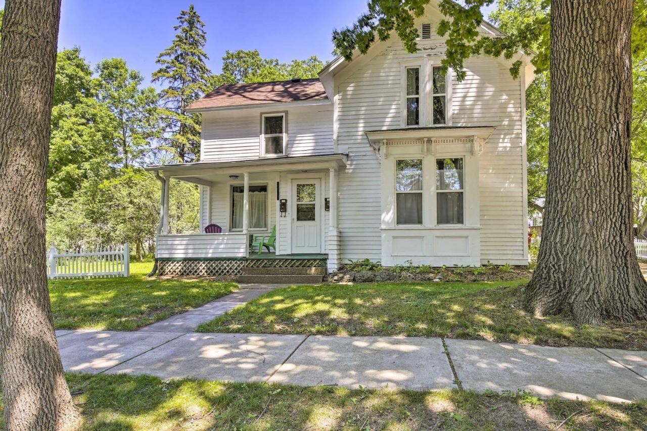 Family-Friendly Menomonie Retreat Walk To Town! Apartamento Exterior foto